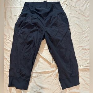 Lululemon studio crop 12